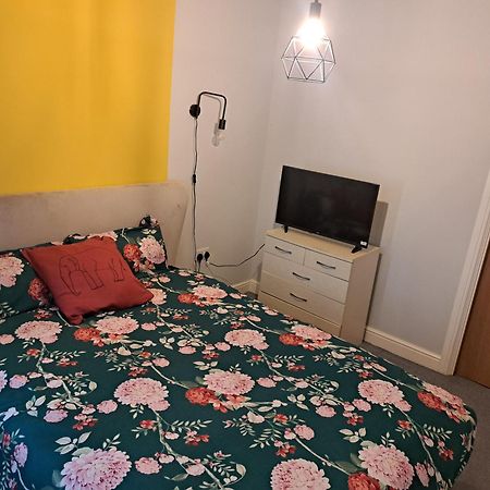 Private And Comfortable Room In Cosy Home ノッティンガム エクステリア 写真